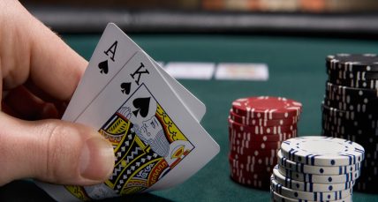 Minesweeper vs Bitcoin roulette gambling - Which tests strategy more?